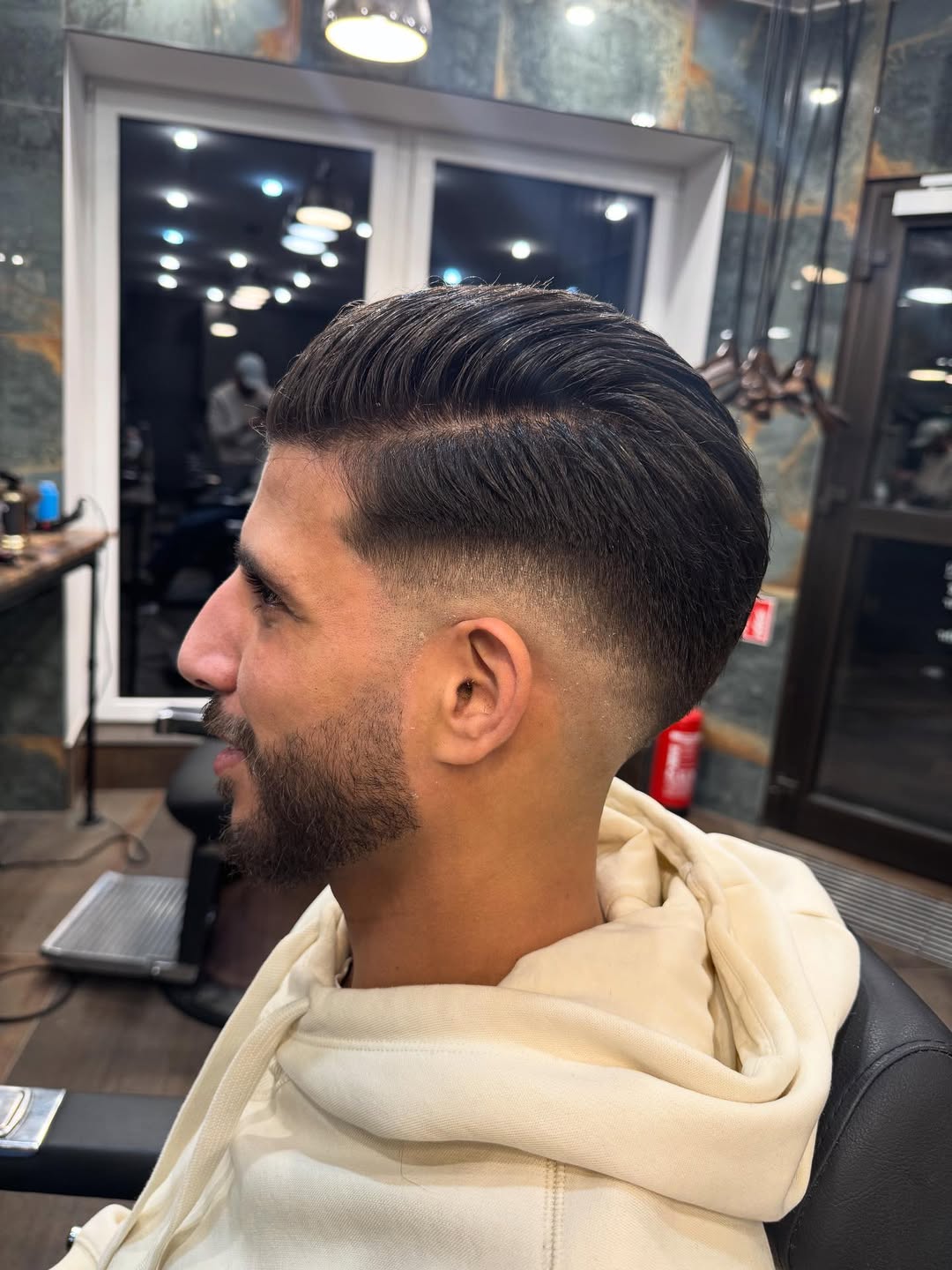 Pompadour mit Skin Fade